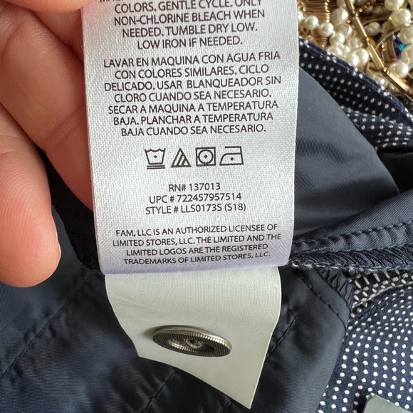 The Limited Polka Dot Navy Blue and White Tailored Shorts Summer Size 6 - Picture 11 of 12